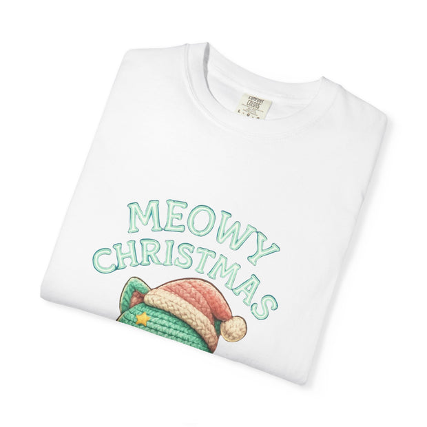 Cute Cat Christmas T-shirt, Meowy Christmas Tee, Unisex Holiday Shirt, Fun Xmas Gift, Cozy Festive Wear
