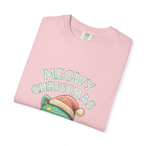 Cute Cat Christmas T-shirt, Meowy Christmas Tee, Unisex Holiday Shirt, Fun Xmas Gift, Cozy Festive Wear
