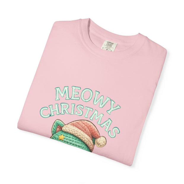 Cute Cat Christmas T-shirt, Meowy Christmas Tee, Unisex Holiday Shirt, Fun Xmas Gift, Cozy Festive Wear