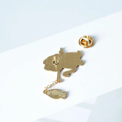 Cat's Catch Brooch Collection