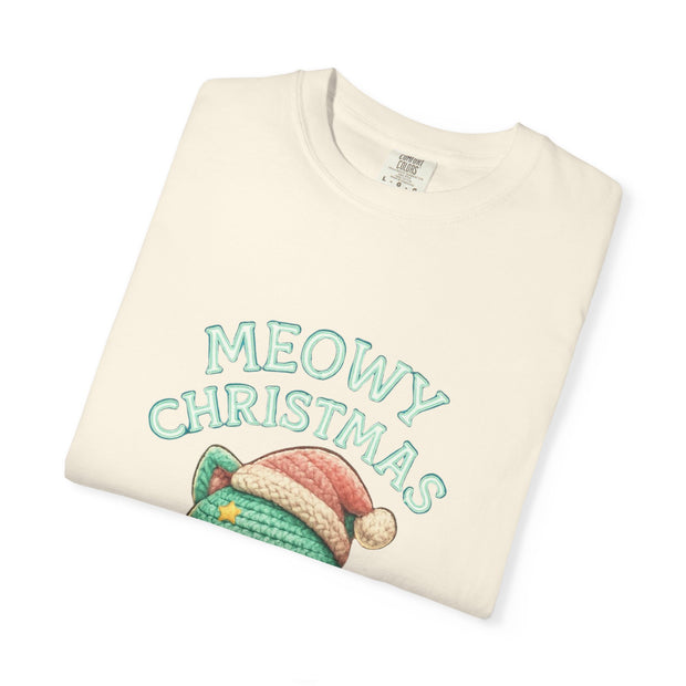 Cute Cat Christmas T-shirt, Meowy Christmas Tee, Unisex Holiday Shirt, Fun Xmas Gift, Cozy Festive Wear