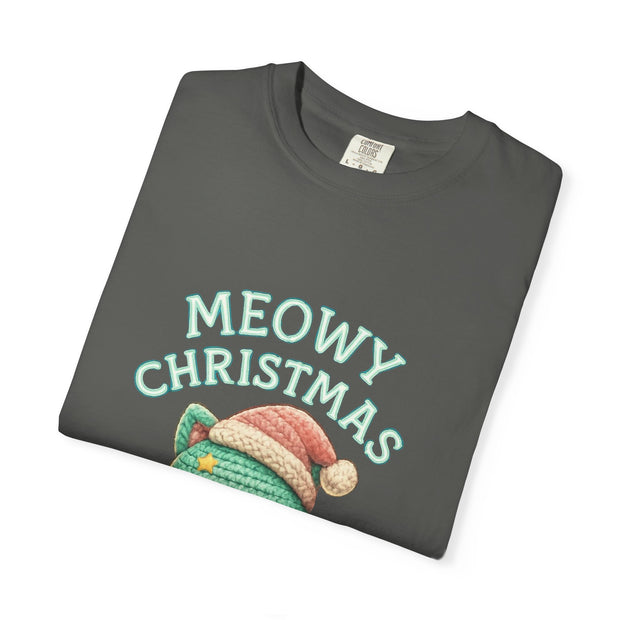 Cute Cat Christmas T-shirt, Meowy Christmas Tee, Unisex Holiday Shirt, Fun Xmas Gift, Cozy Festive Wear