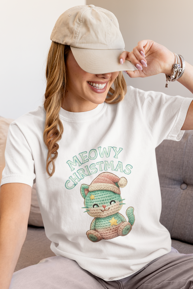 Cute Cat Christmas T-shirt, Meowy Christmas Tee, Unisex Holiday Shirt, Fun Xmas Gift, Cozy Festive Wear